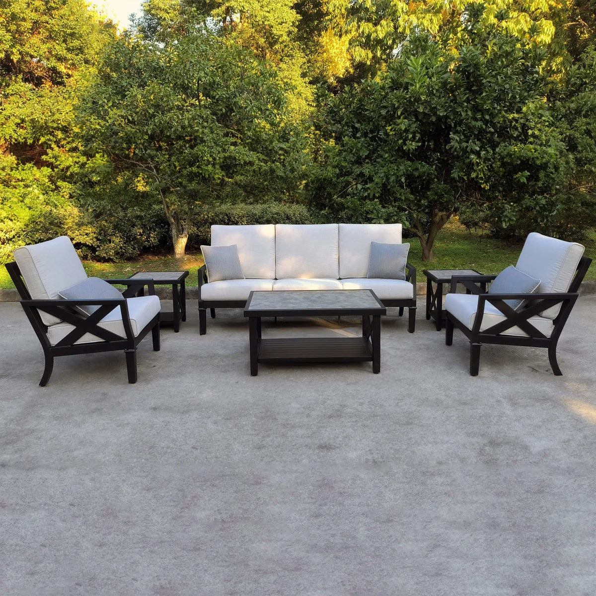 Baldwin 6-piece Patio Conversation Set, has a dent