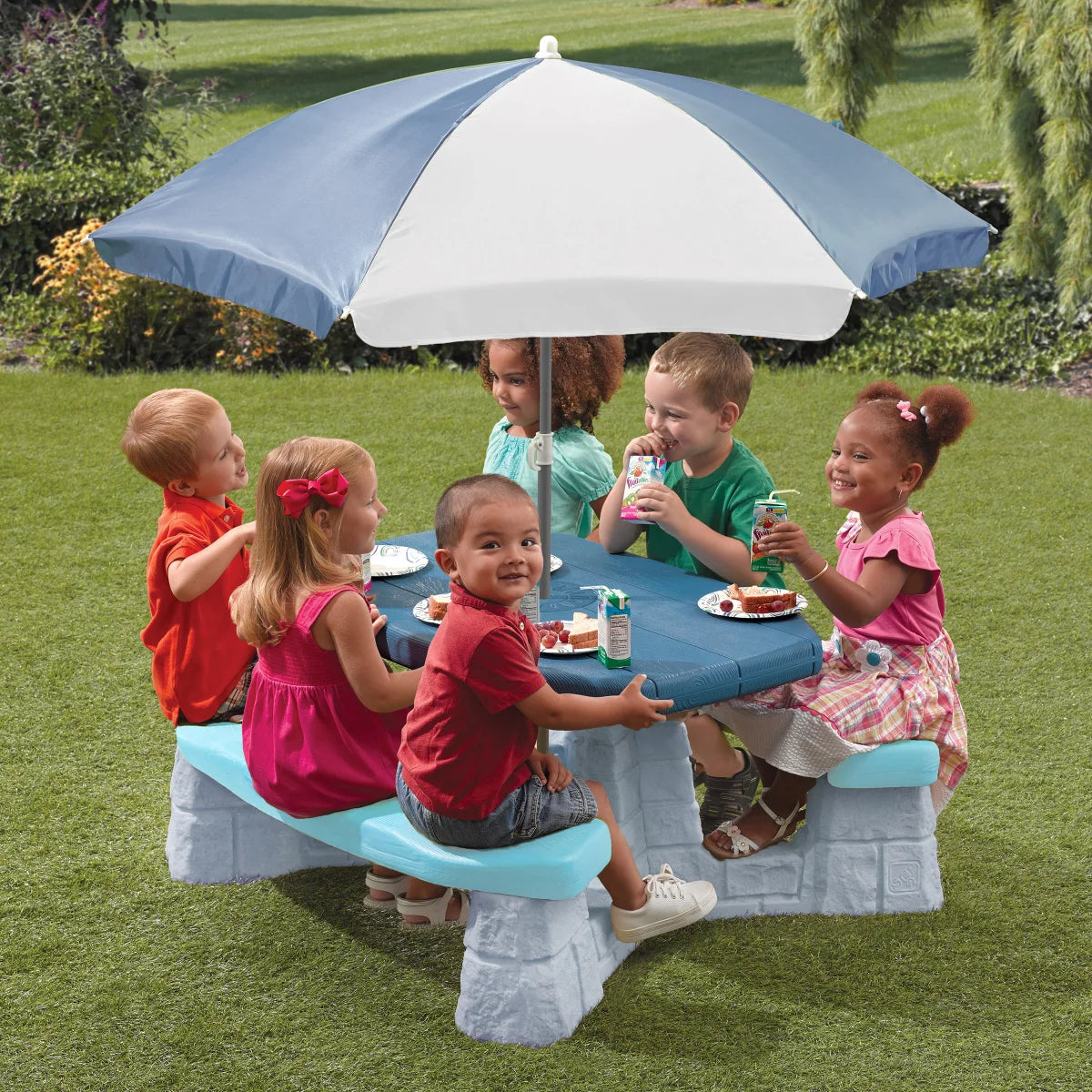 Picnic Table with Umbrella