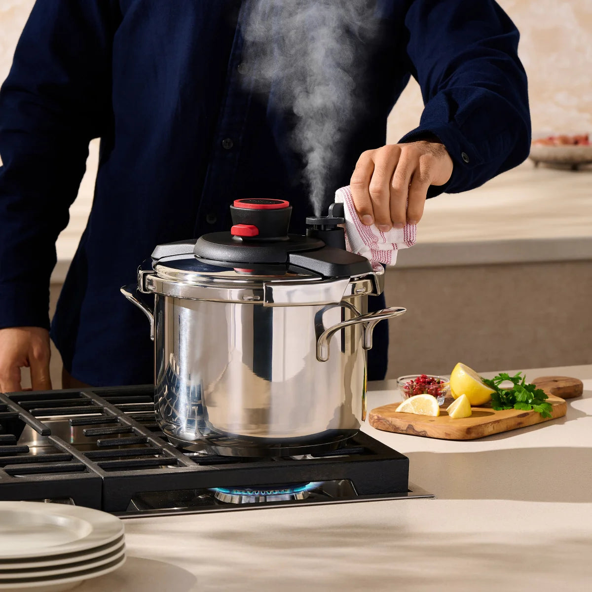 Lagostina Pratica Pressure Cooker, 6 L (6.3 qt.)