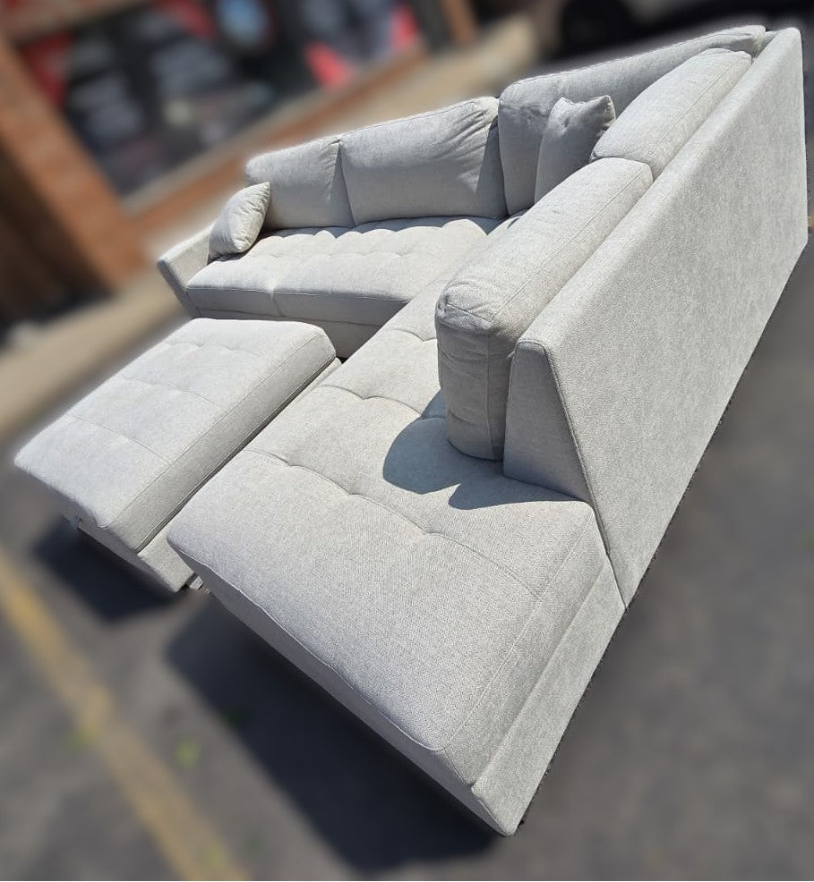 Thomasville Miles Right-hand Facing 3-piece Fabric Sectional with Storage Ottoman, Beige