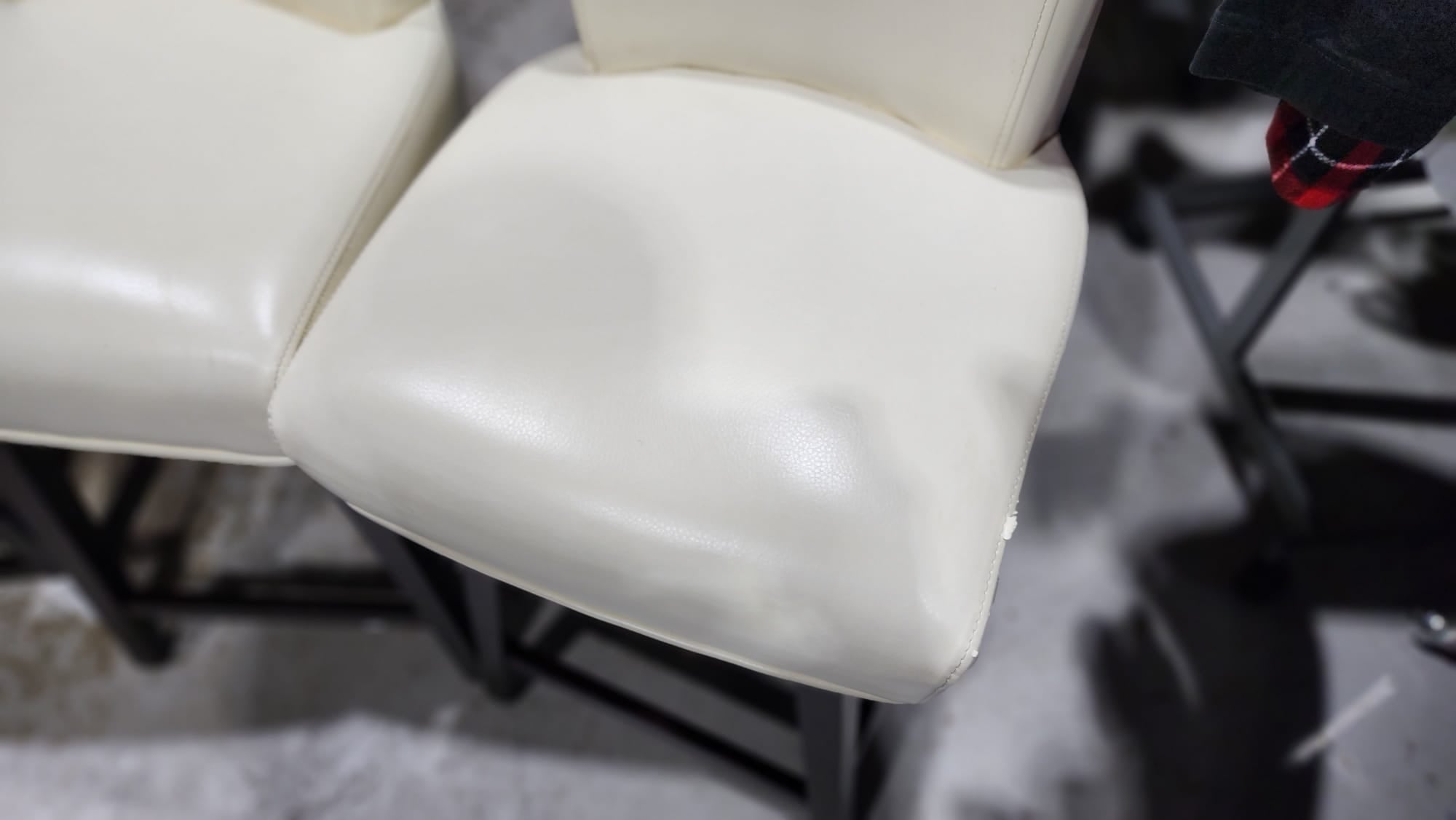 BOSTON IVORY COUNTER STOOL