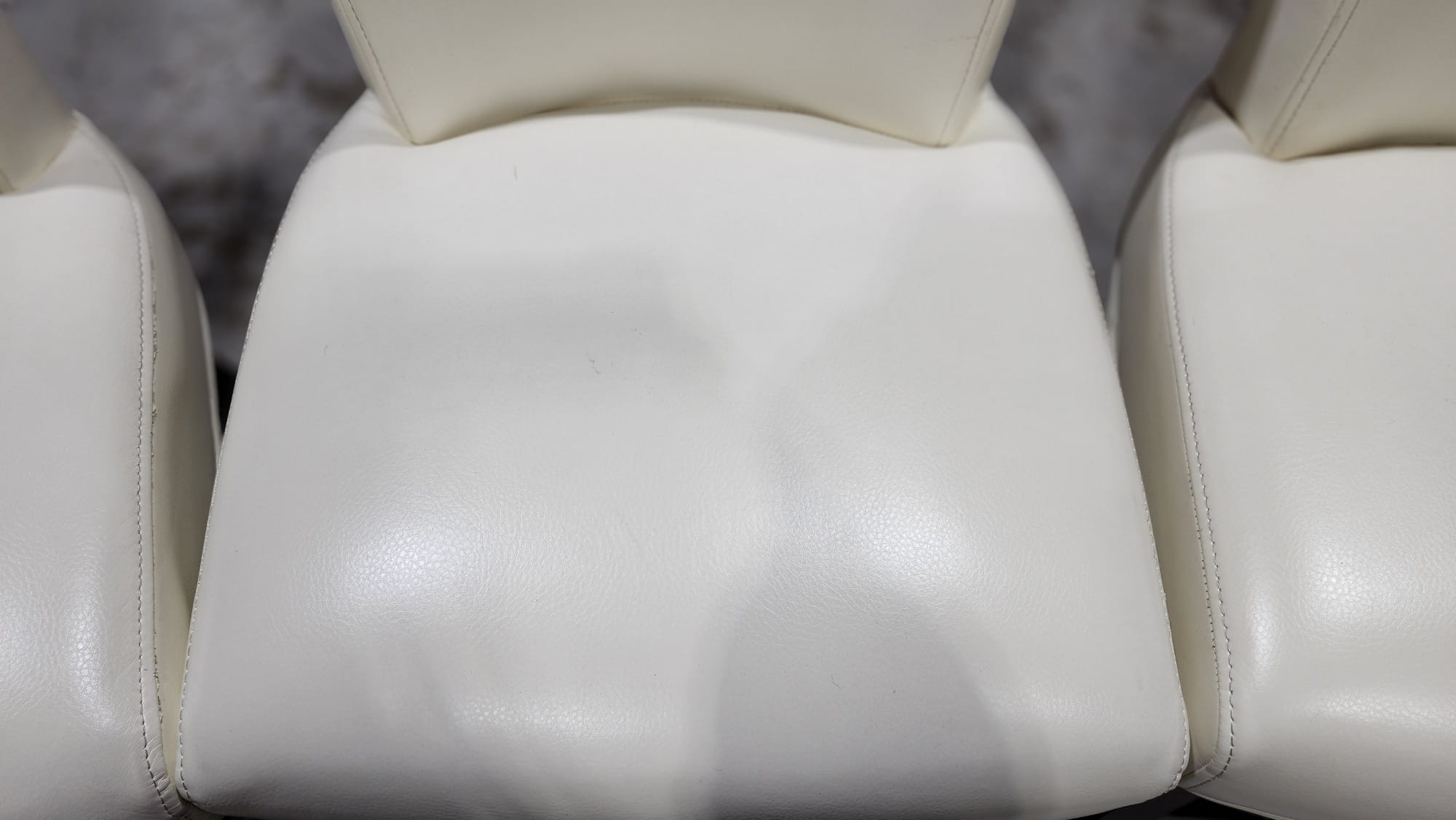 BOSTON IVORY COUNTER STOOL