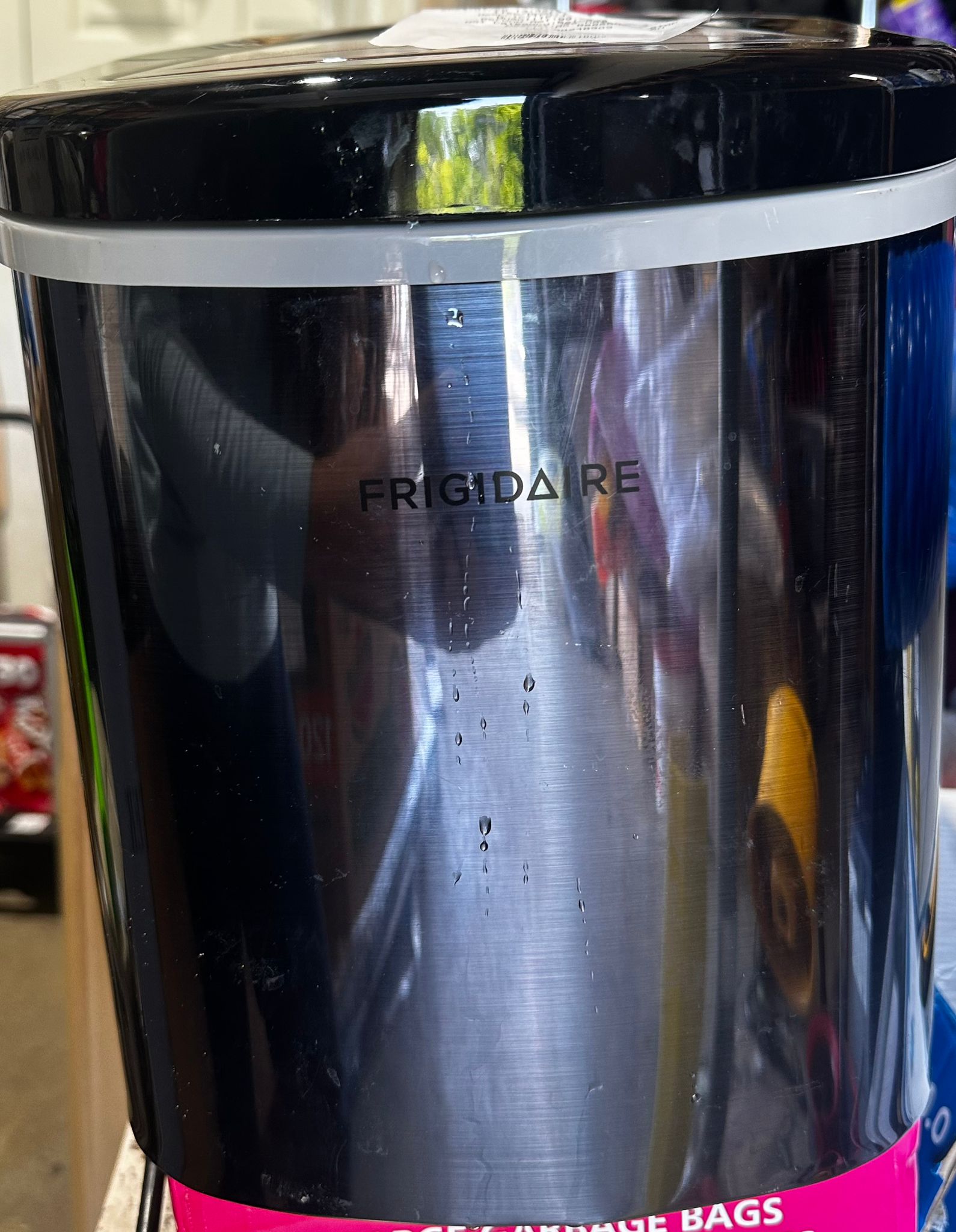 Frigidaire Countertop Self-Cleaning Ice Maker (USED)