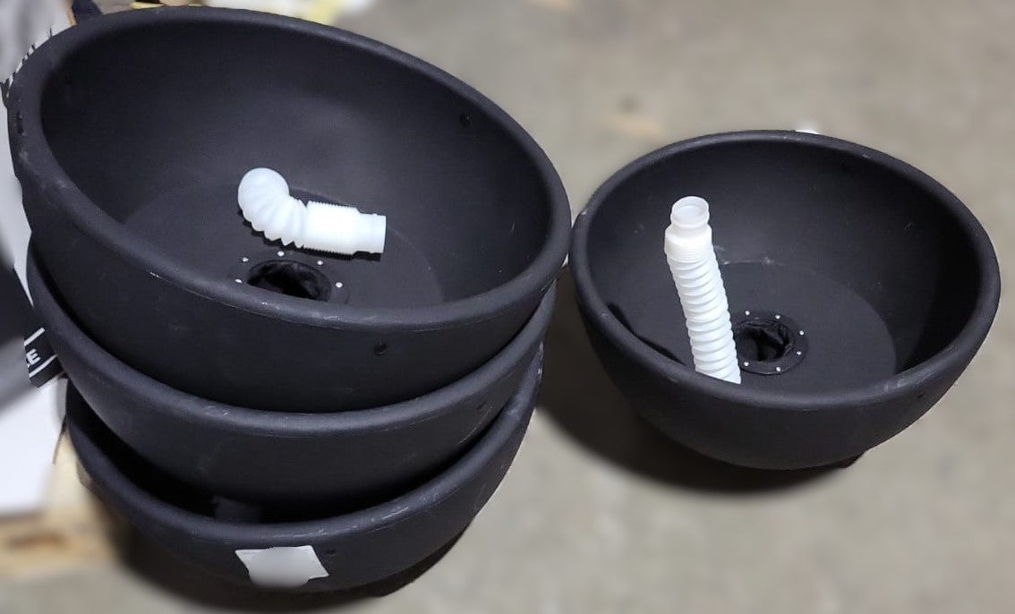 Courtyard 21 53 cm (21 in) Self-Watering Garden Planter