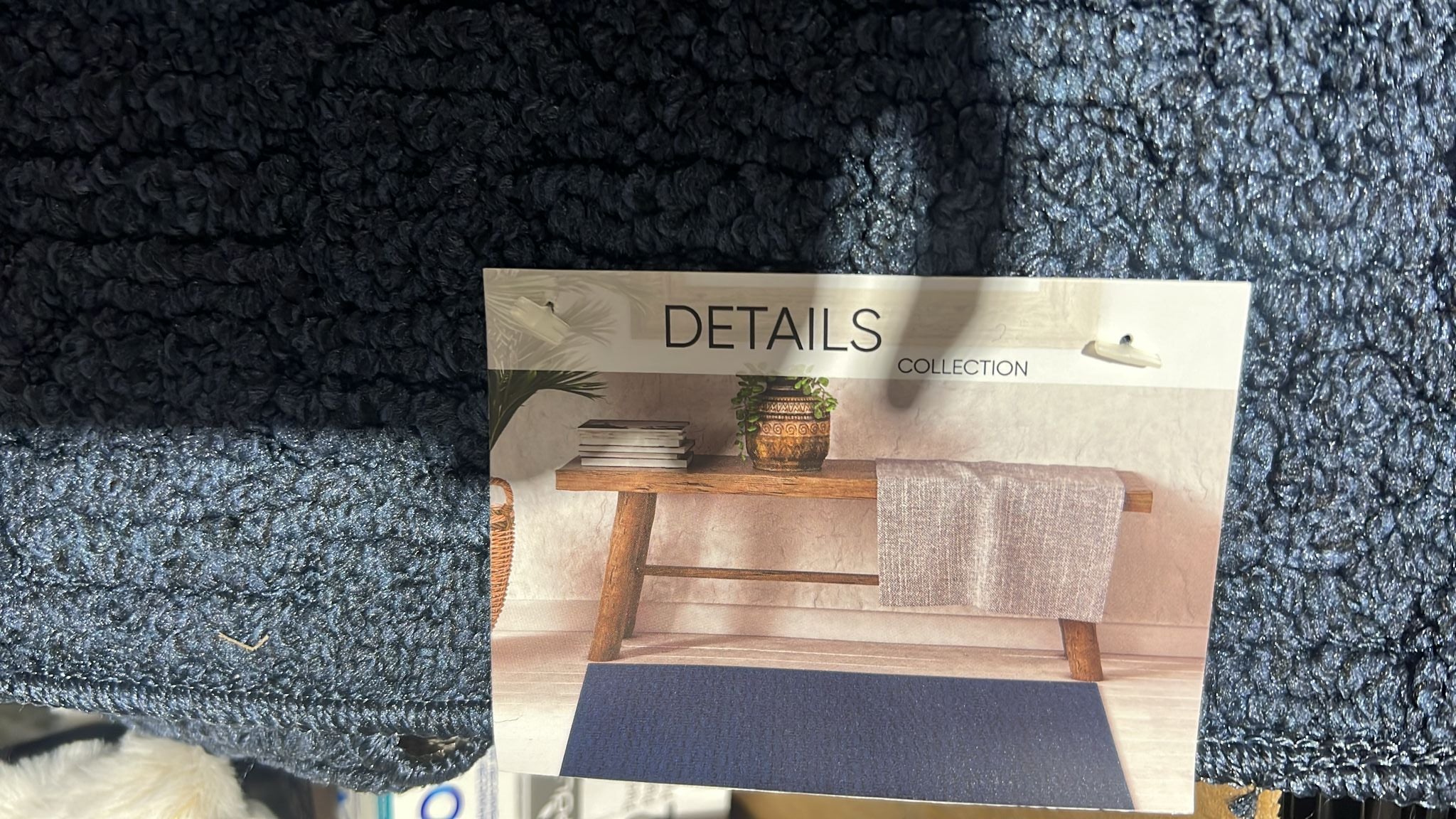 DETAIL COLLECTION ACCENT RUG 30′′ X 45′′