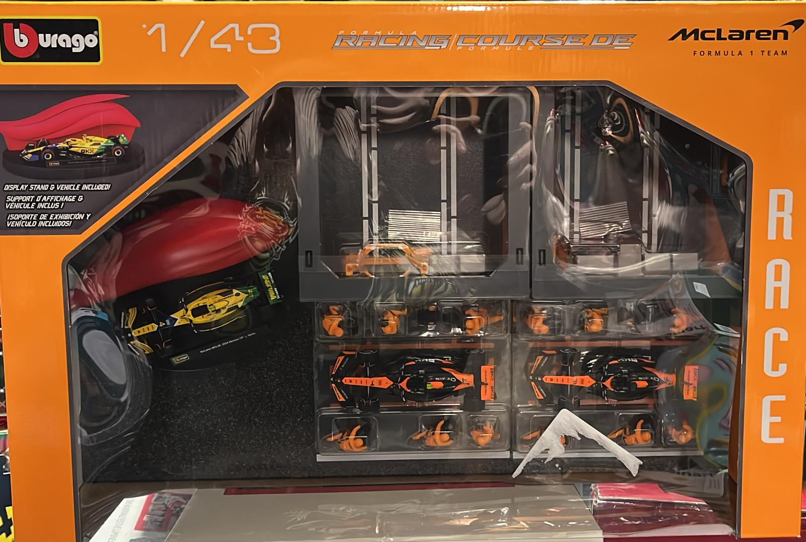 1:43 Red Bull Formula Racing Paddock