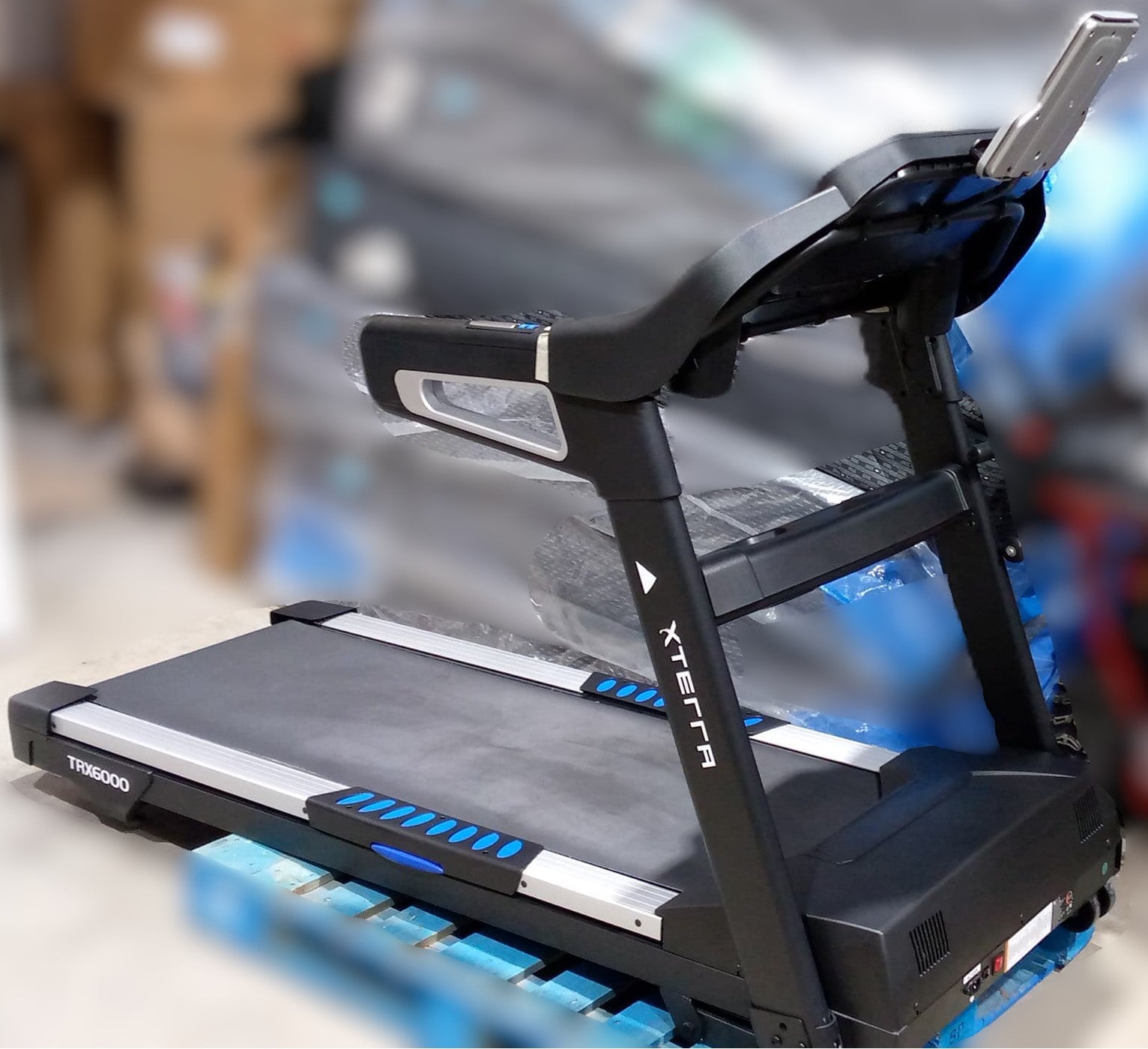 Xterra TRX6000 3.75HP Light Commercial Non-Folding Treadmill with Touchscreen, no box