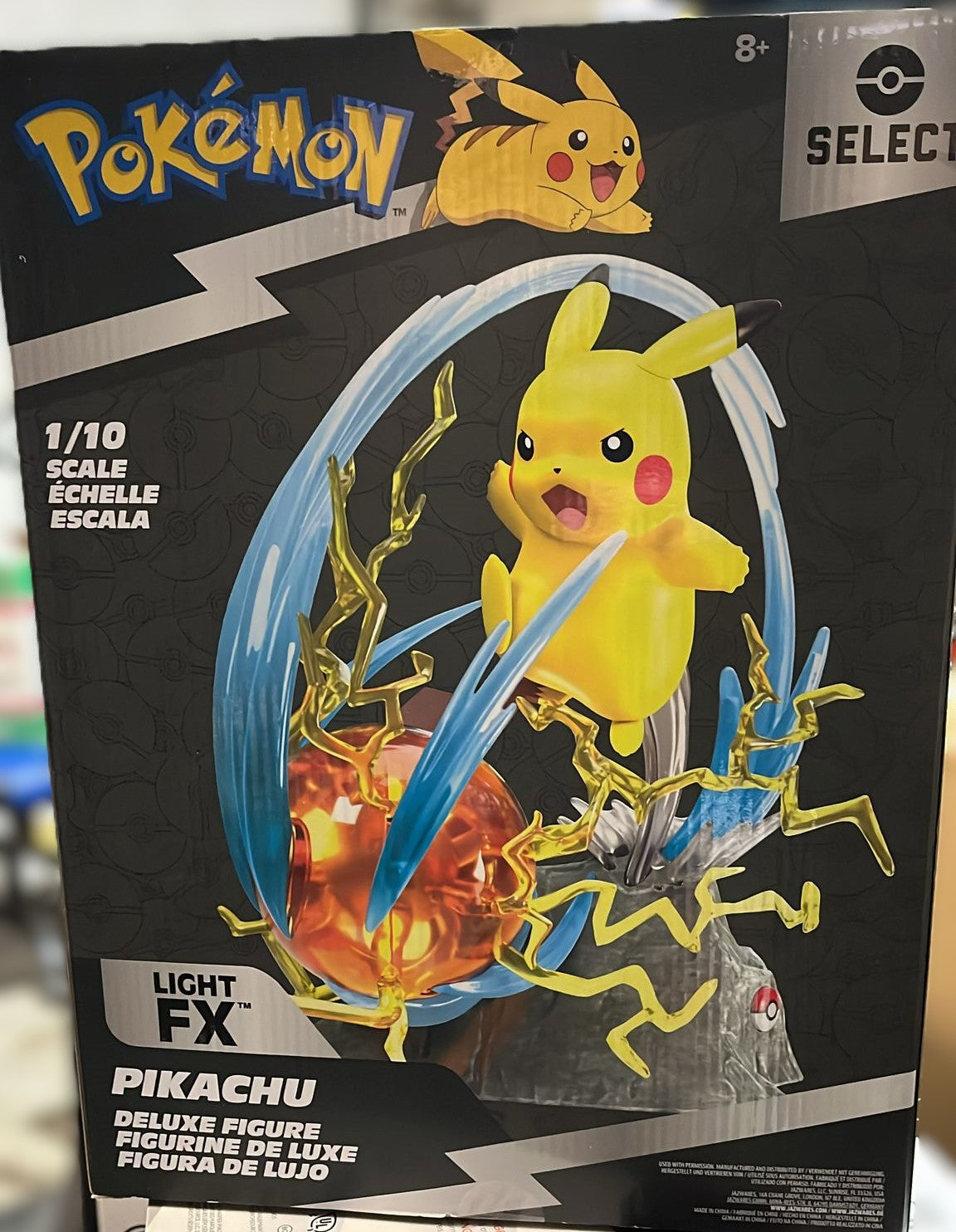 Pokémon Pikachu 13-inch Deluxe Collector's Statue