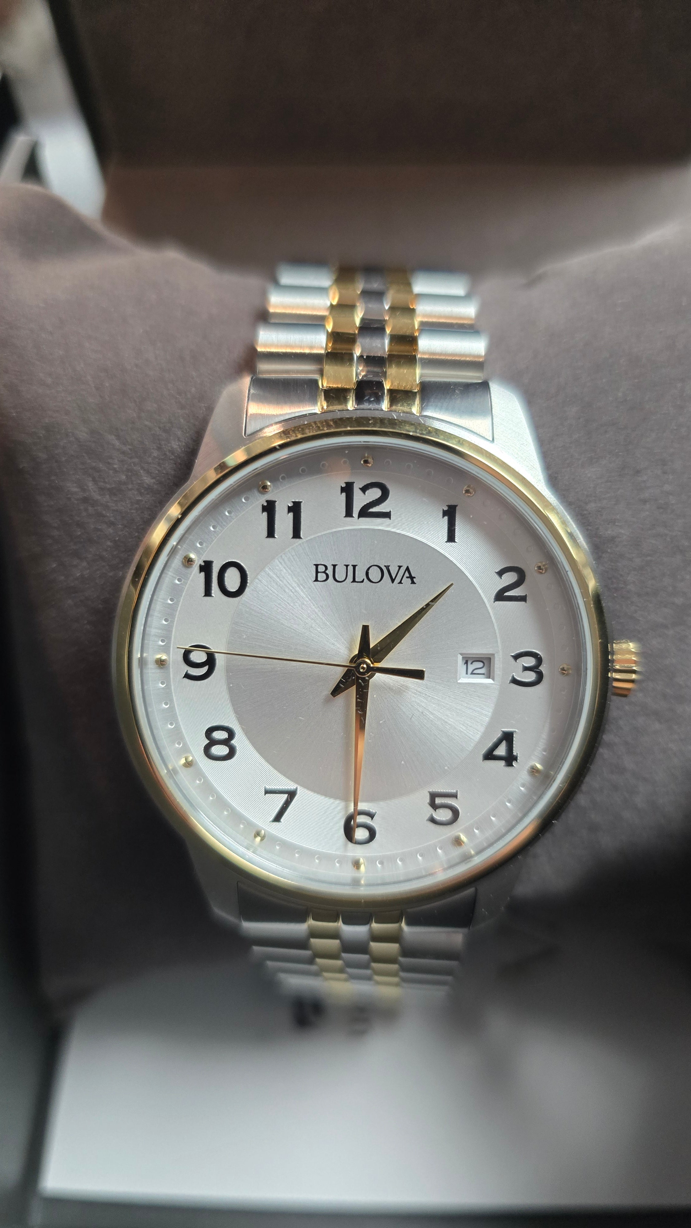 98B439 BULOVA MENS WATCH