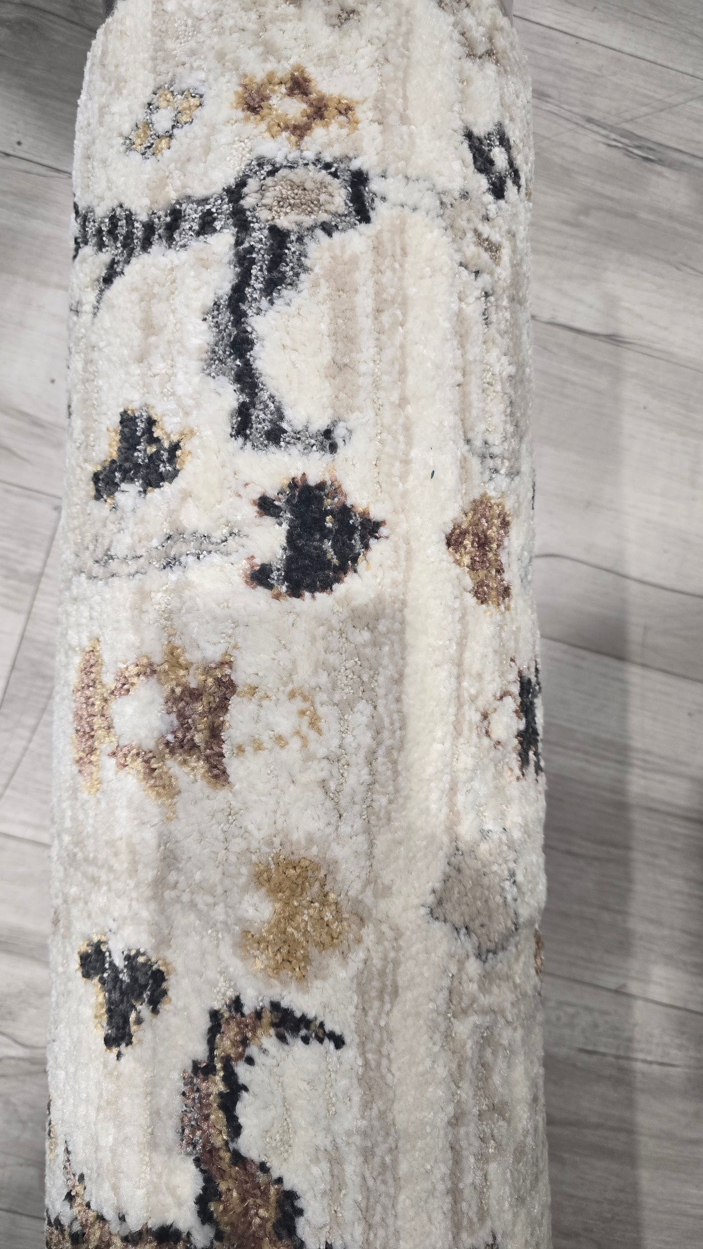 GERTMENIAN SOLARIS AREA RUG 6 ft 6 in X 9 ft