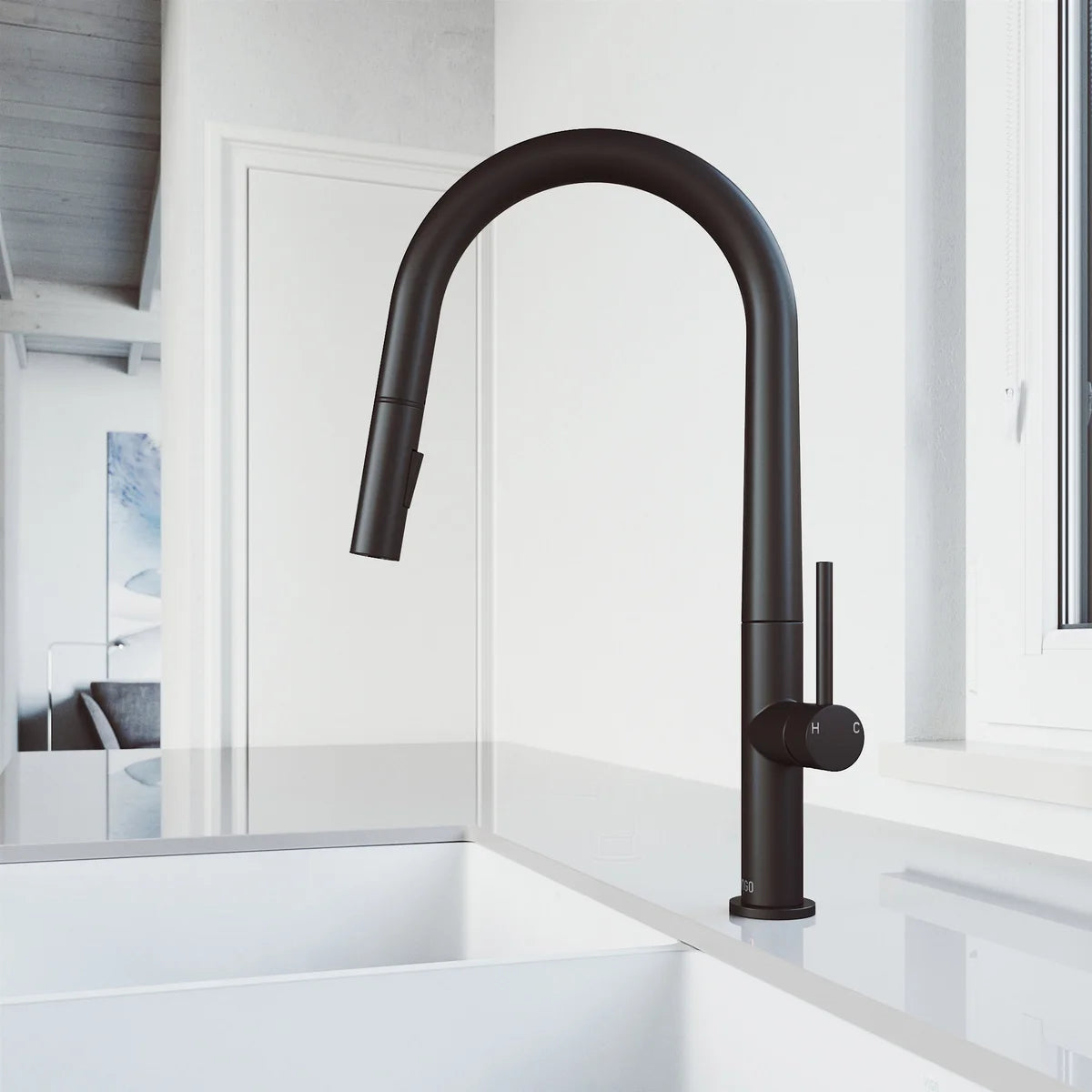 VIGO Greenwich Pull-down Kitchen Faucet (Matte Black)
