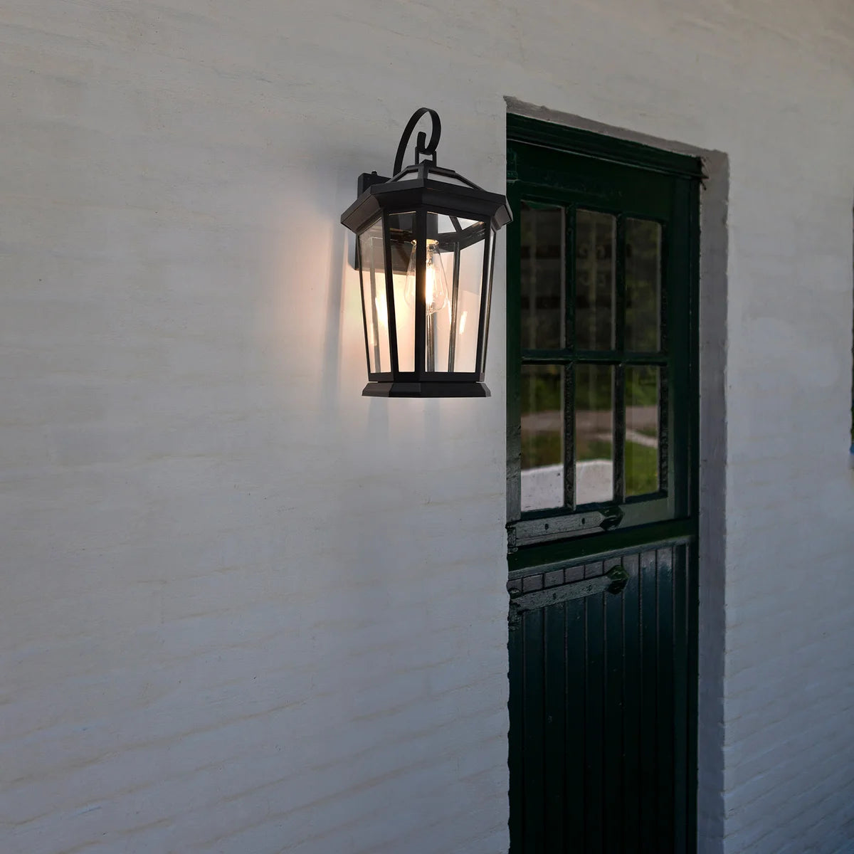 Lutec Traditional Outdoor Wall Light