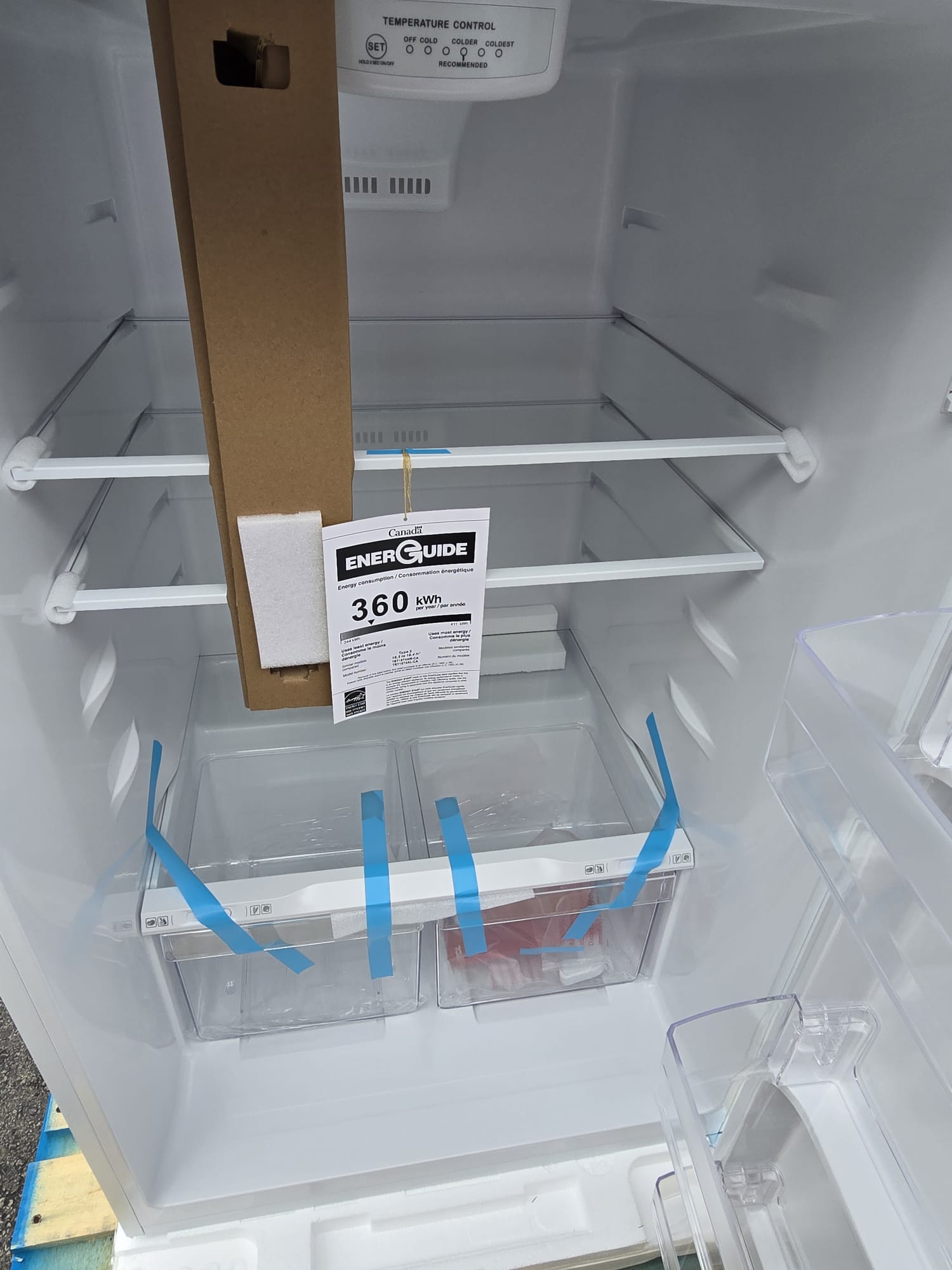 TCL 28 in. 18 cu ft. Top Mount Refrigerator TRT18T4AW-CA