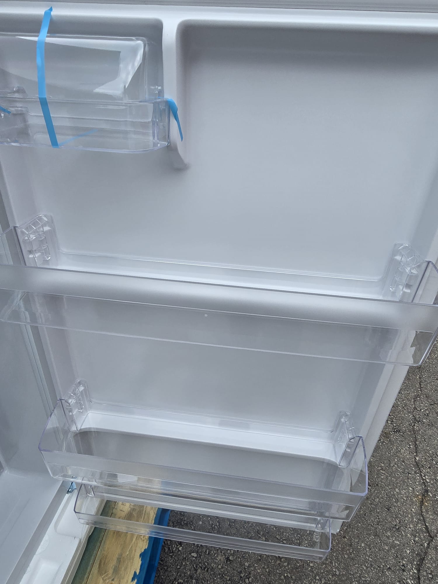TCL 28 in. 18 cu ft. Top Mount Refrigerator TRT18T4AW-CA