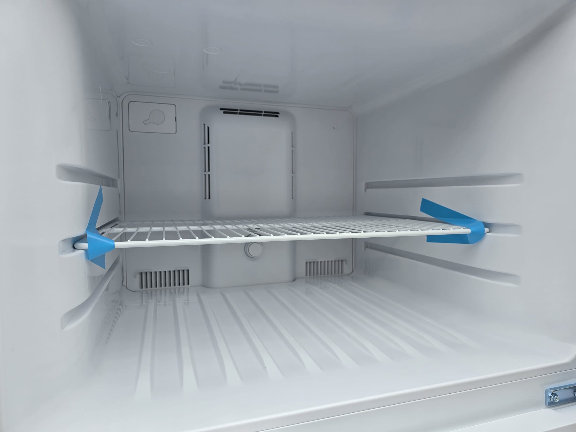 TCL 28 in. 18 cu ft. Top Mount Refrigerator TRT18T4AW-CA
