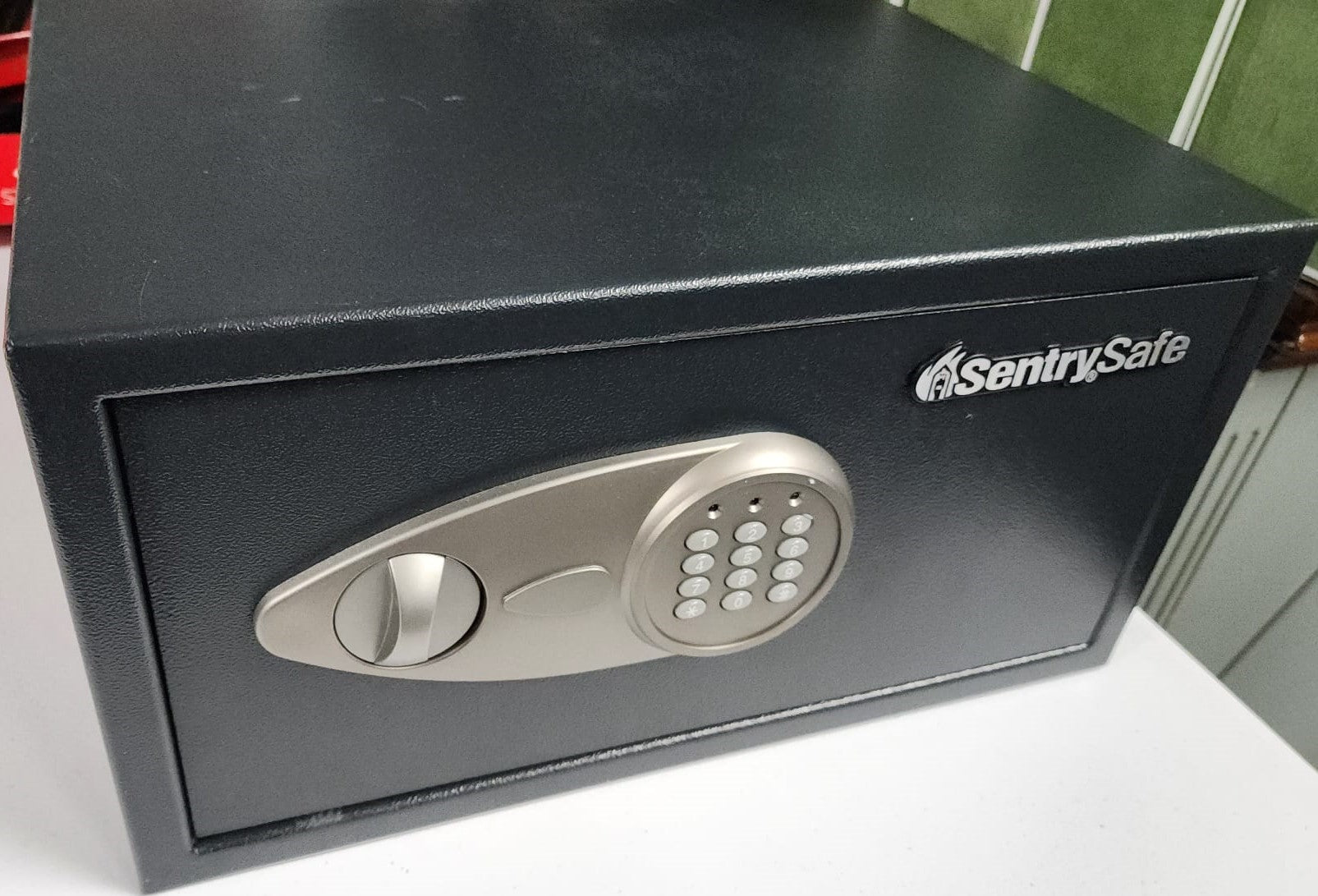 SENTRY DIGITAL SECURITY Safe locked (sold as is)