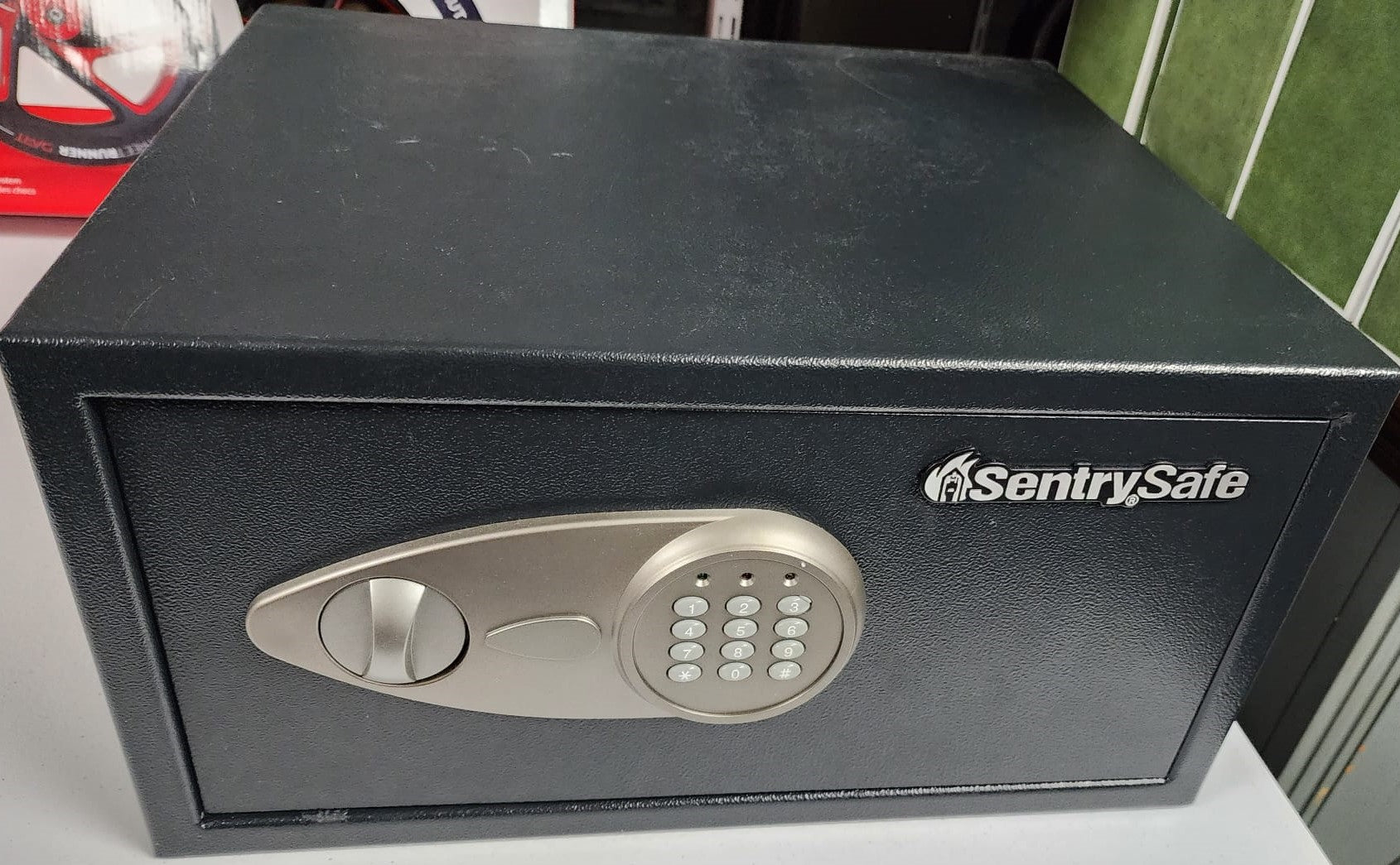 SENTRY DIGITAL SECURITY Safe locked (sold as is)