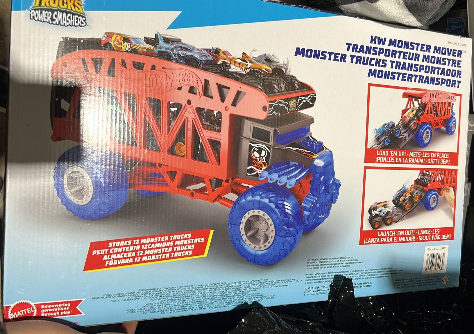 Hot Wheels Monster Truck Boneshaker Hauler with 6 Trucks