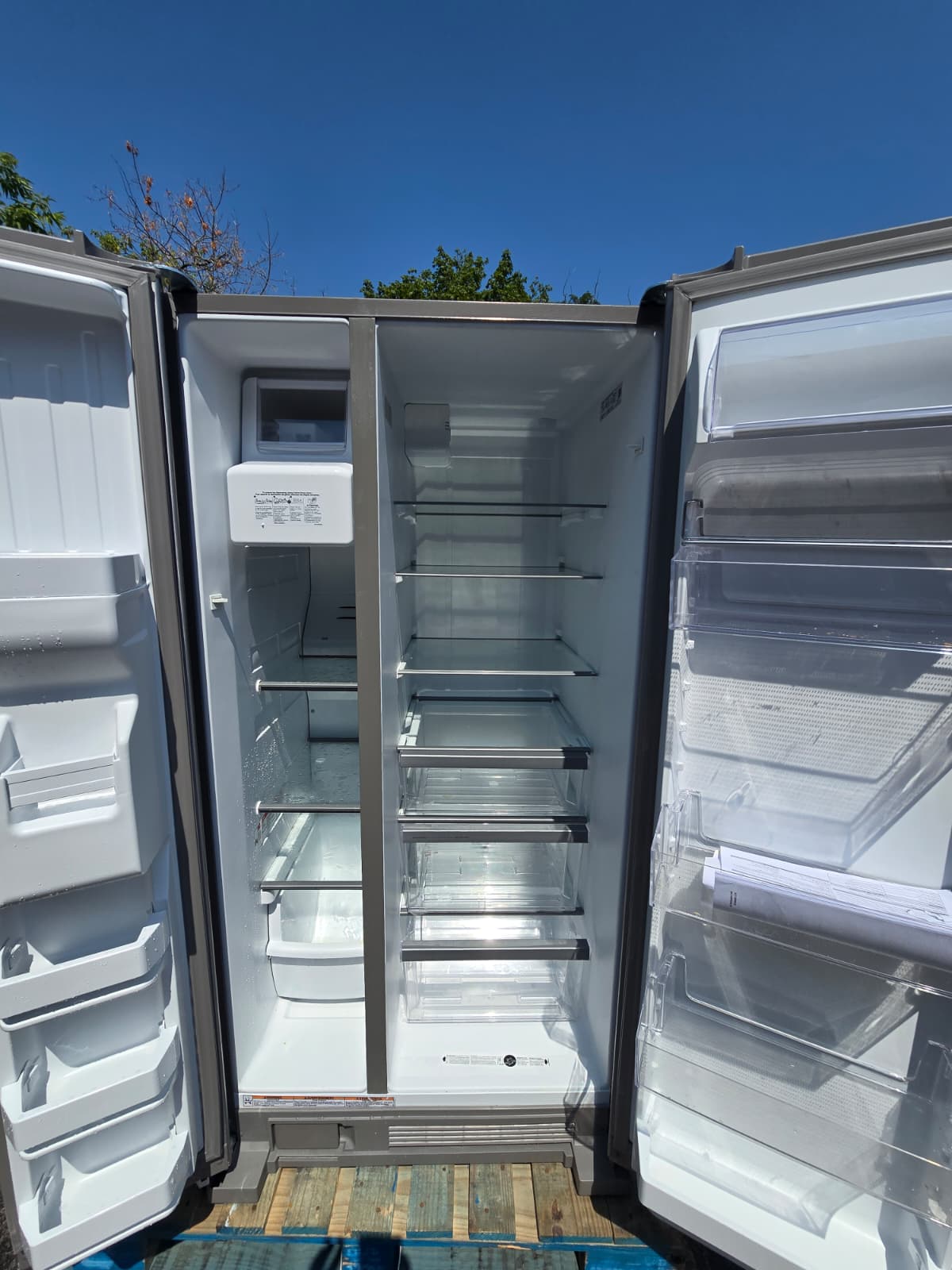 Whirlpool 33 in 21.4 cu ft. Side-by-Side Refrigerator with Exterior Ice and Water Dispenser (used)