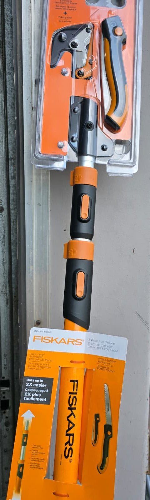 Fiskars PowerLever Extendable Pole Saw & Pruner 7’-16' with Bonus Blade and 7" Saw