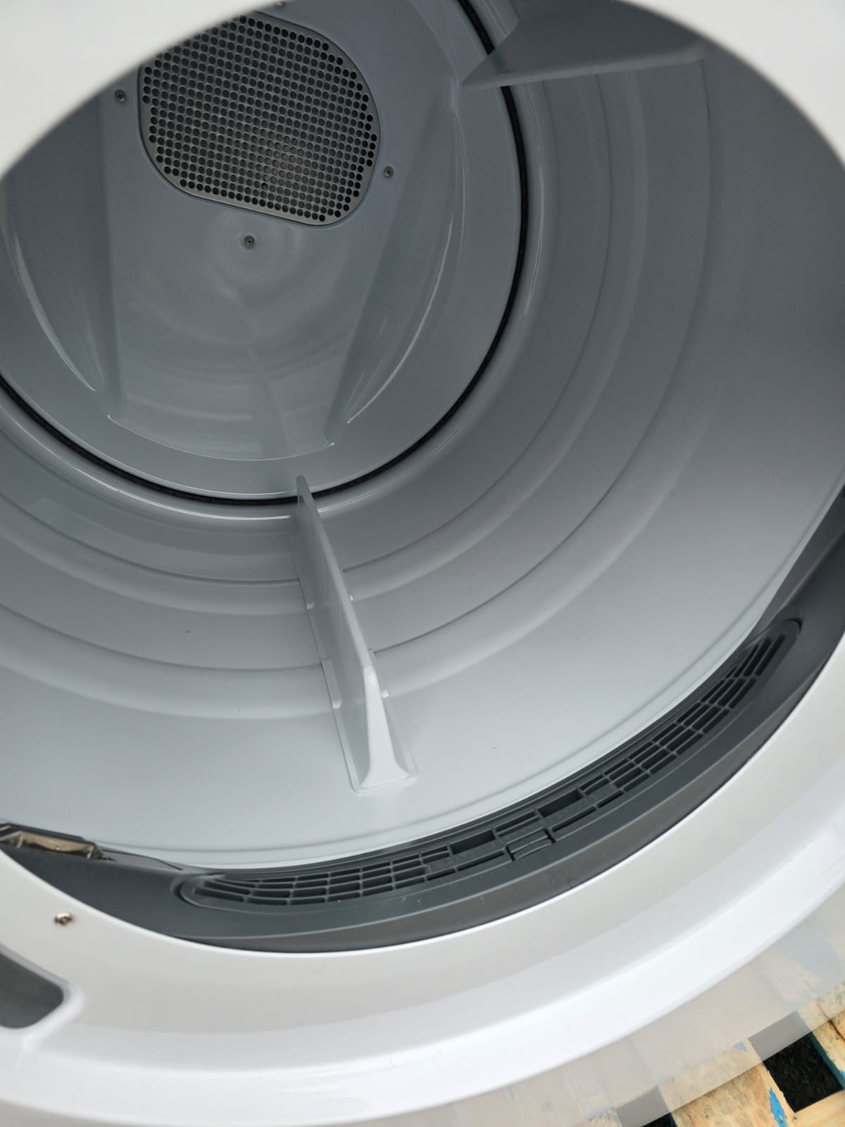 Electrolux 3 Series 27 in. 8.0 cu ft. White Electric Front Load Dryer with LuxCare Lint Shield