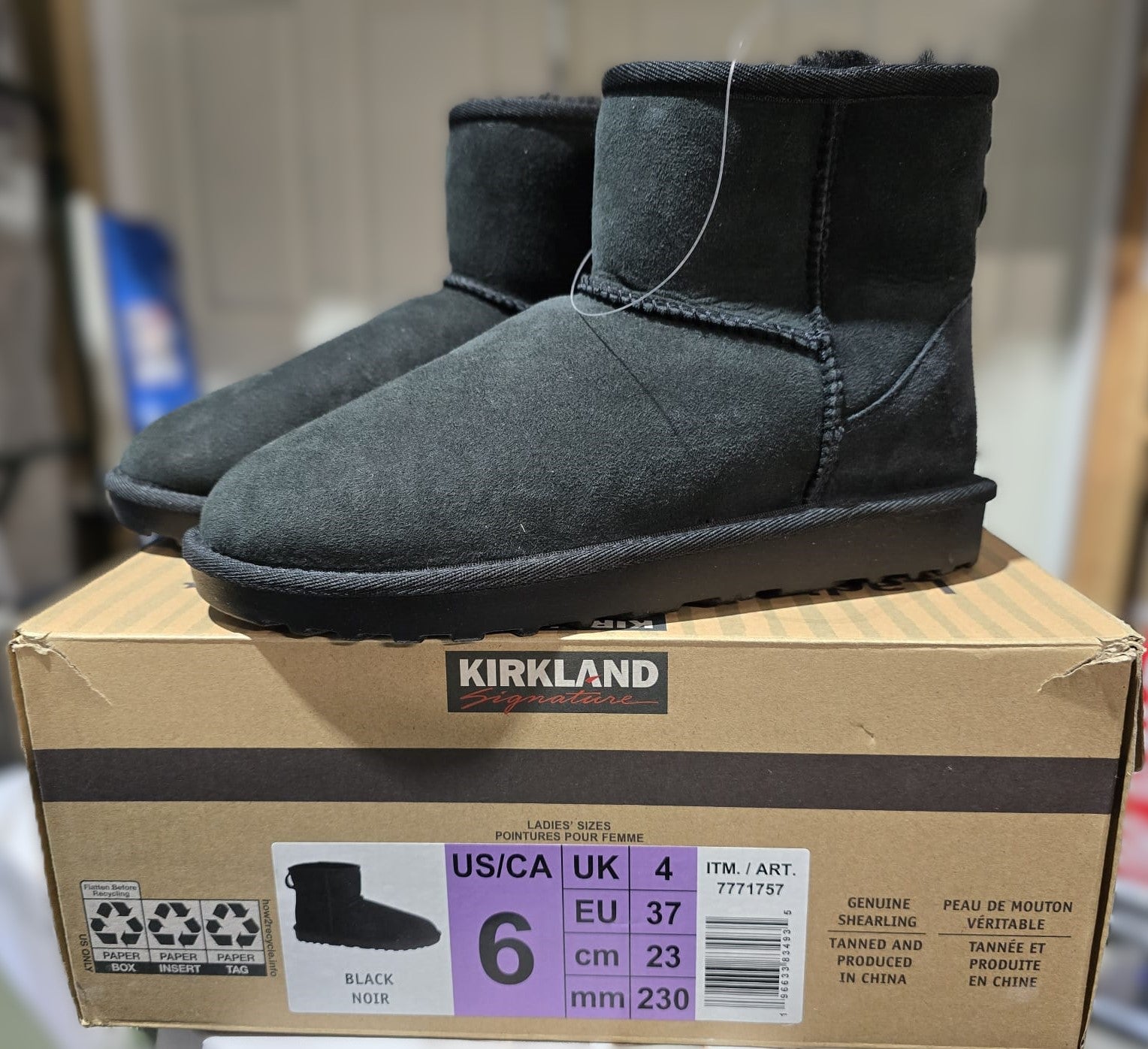 Kirkland Signature Women's Shearling Boot (6 Size)