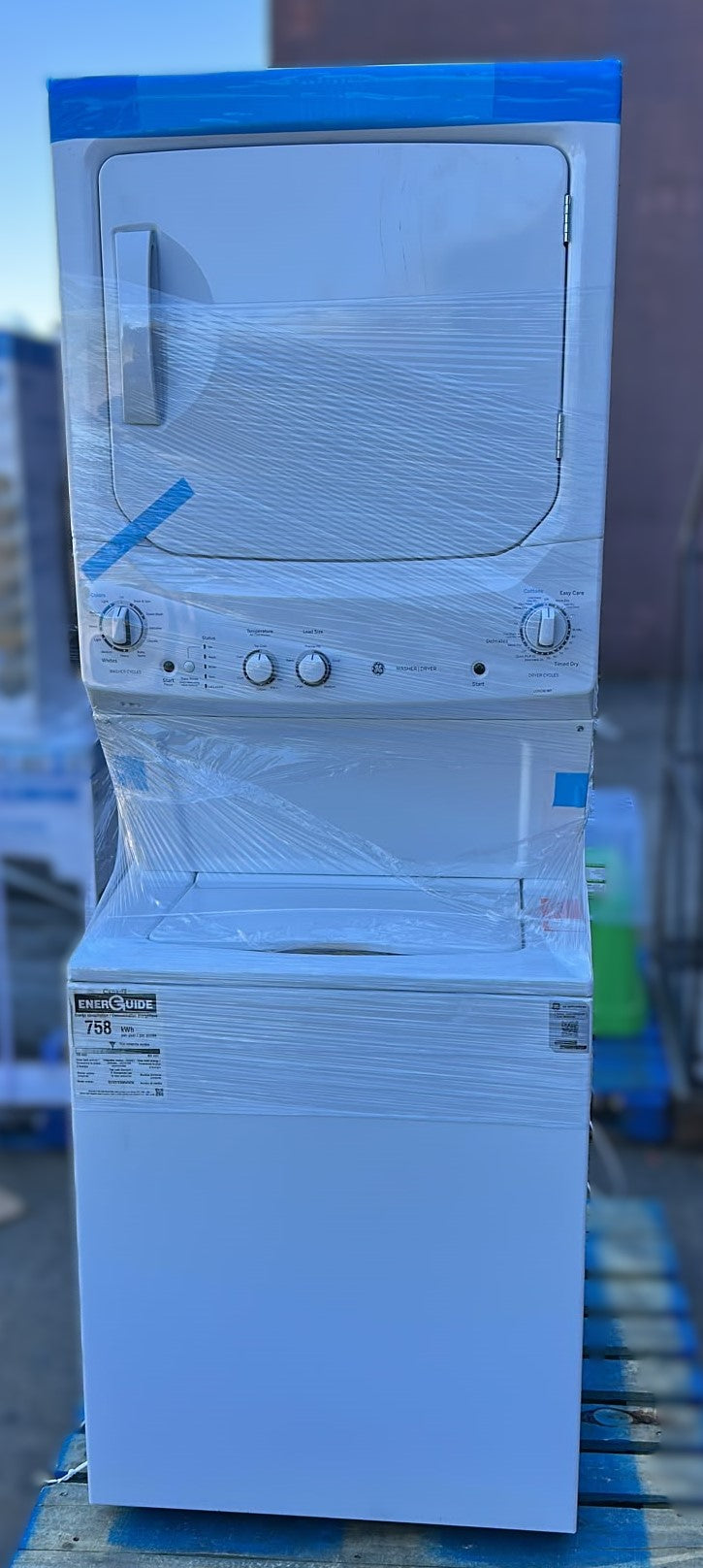 GE 27 in. Electric White 4.4 cu. ft. Washer, 5.9 cu. ft. Laundry Centre