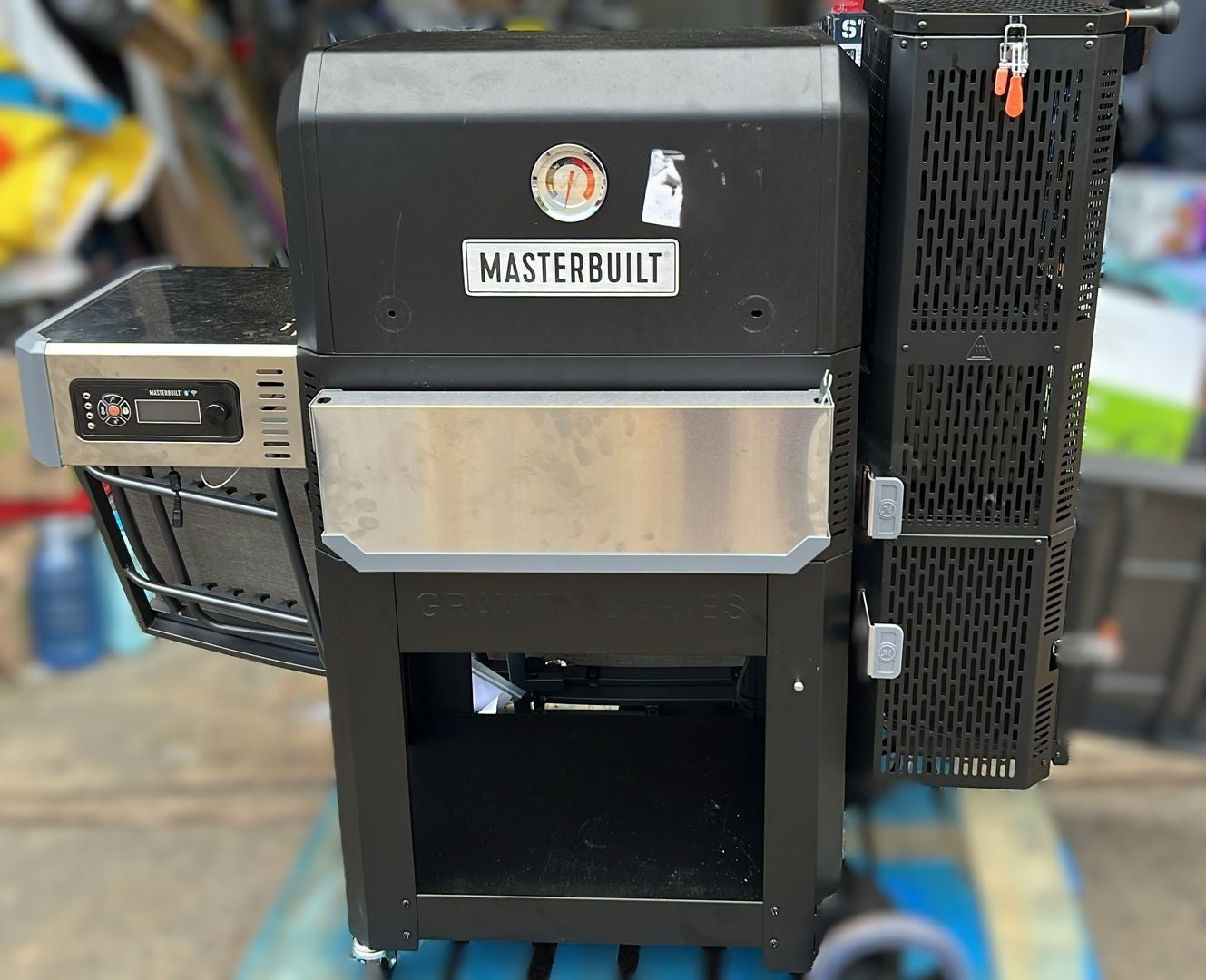 Masterbuilt Gravity Series 900 Charcoal Grill