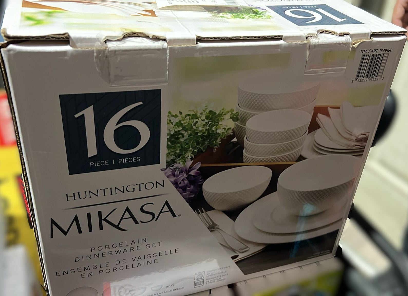 Mikasa Huntington Porcelain Dinnerware Set, 16-piece