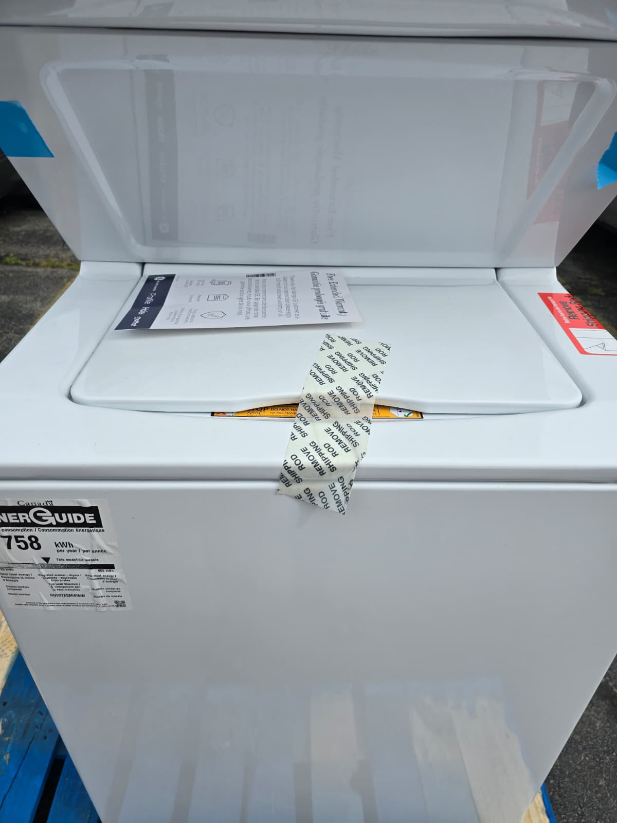 GE 27 in. Electric White 4.4 cu. ft. Washer, 5.9 cu. ft. Laundry Centre