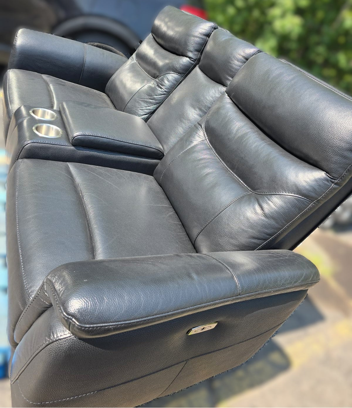 KINGSDOWN LEATHER LOVESEAT RECLINER 1 BOX