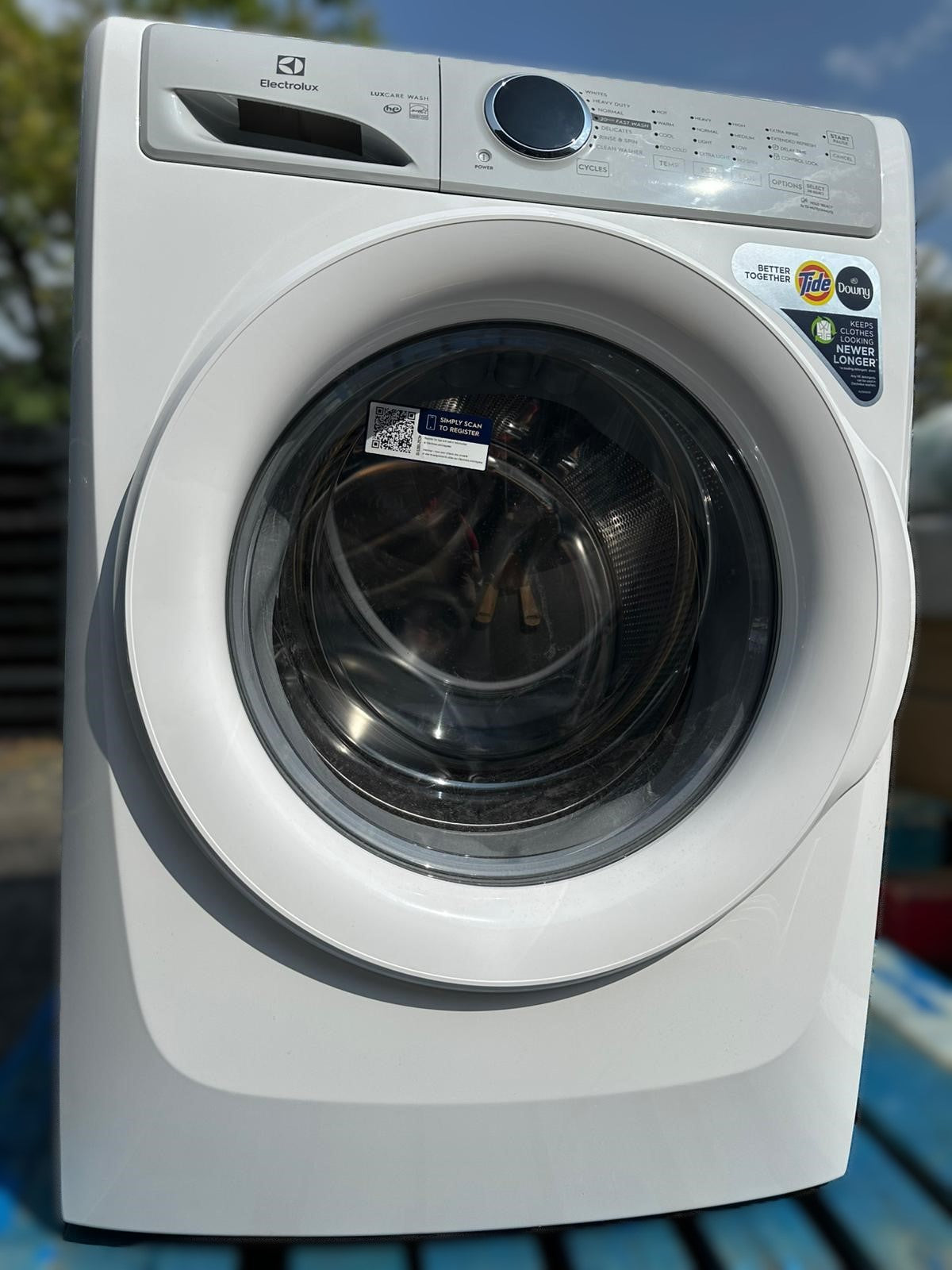 Electrolux 3 Series 27 in 5.1 cu ft. I.E.C White Front Load Washer with LuxCare Wash System