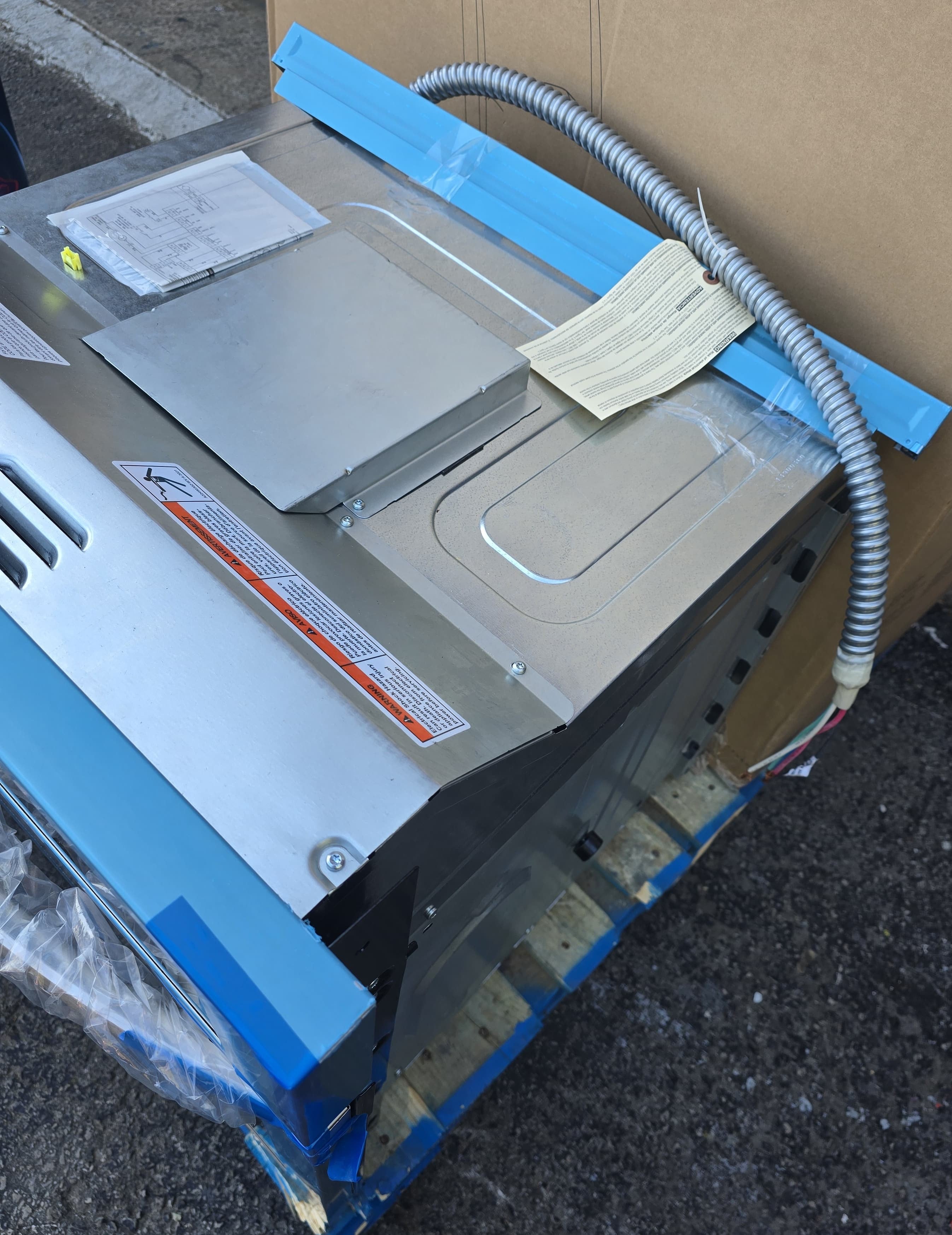 Frigidaire 27 in 3.8 cu ft. Stainless Steel Electric Single Wall Oven