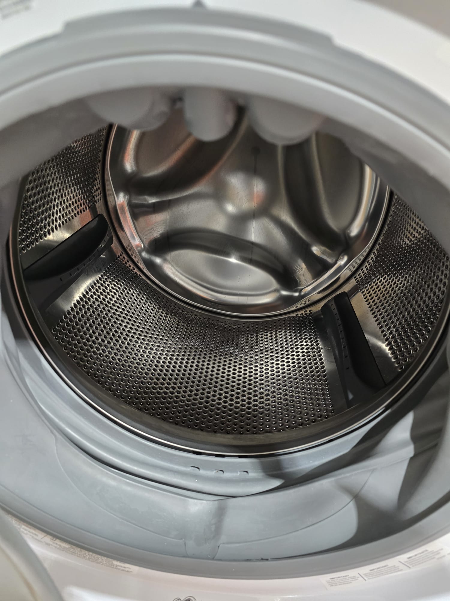 Electrolux 3 Series 27 in 5.1 cu ft. I.E.C White Front Load Washer with LuxCare Wash System