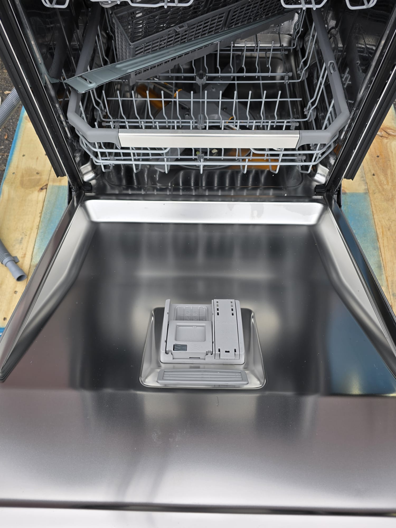 LG 24 in. Stainless-steel Built-in Top Control Dishwasher with Adjustable Third-level Rack