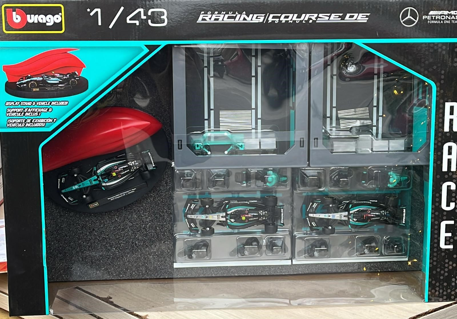 1:43 Red Bull Formula Racing Paddock