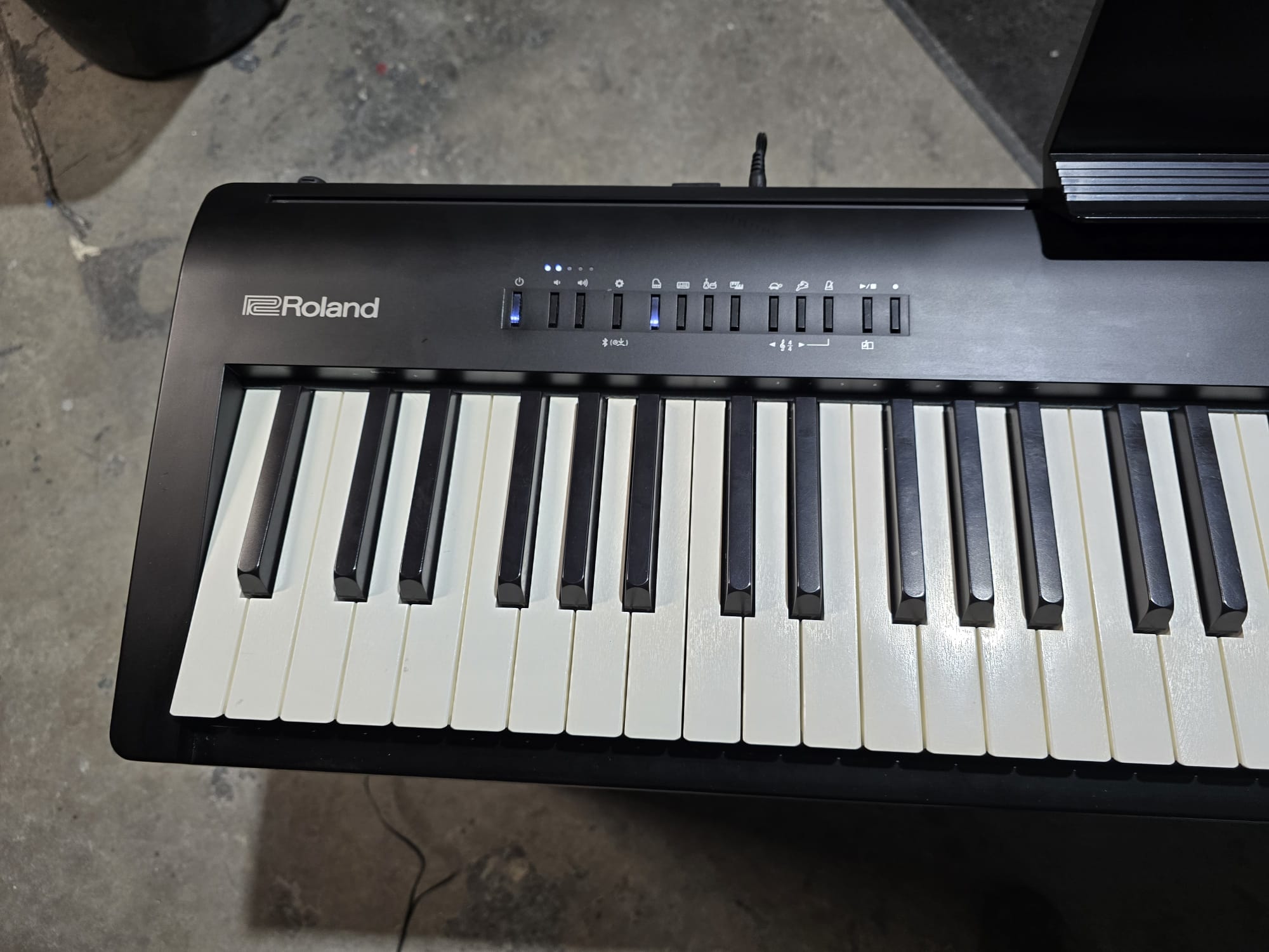 Roland FRP Nuvola Digital Piano Bundle with Bench (no Headphones no box)