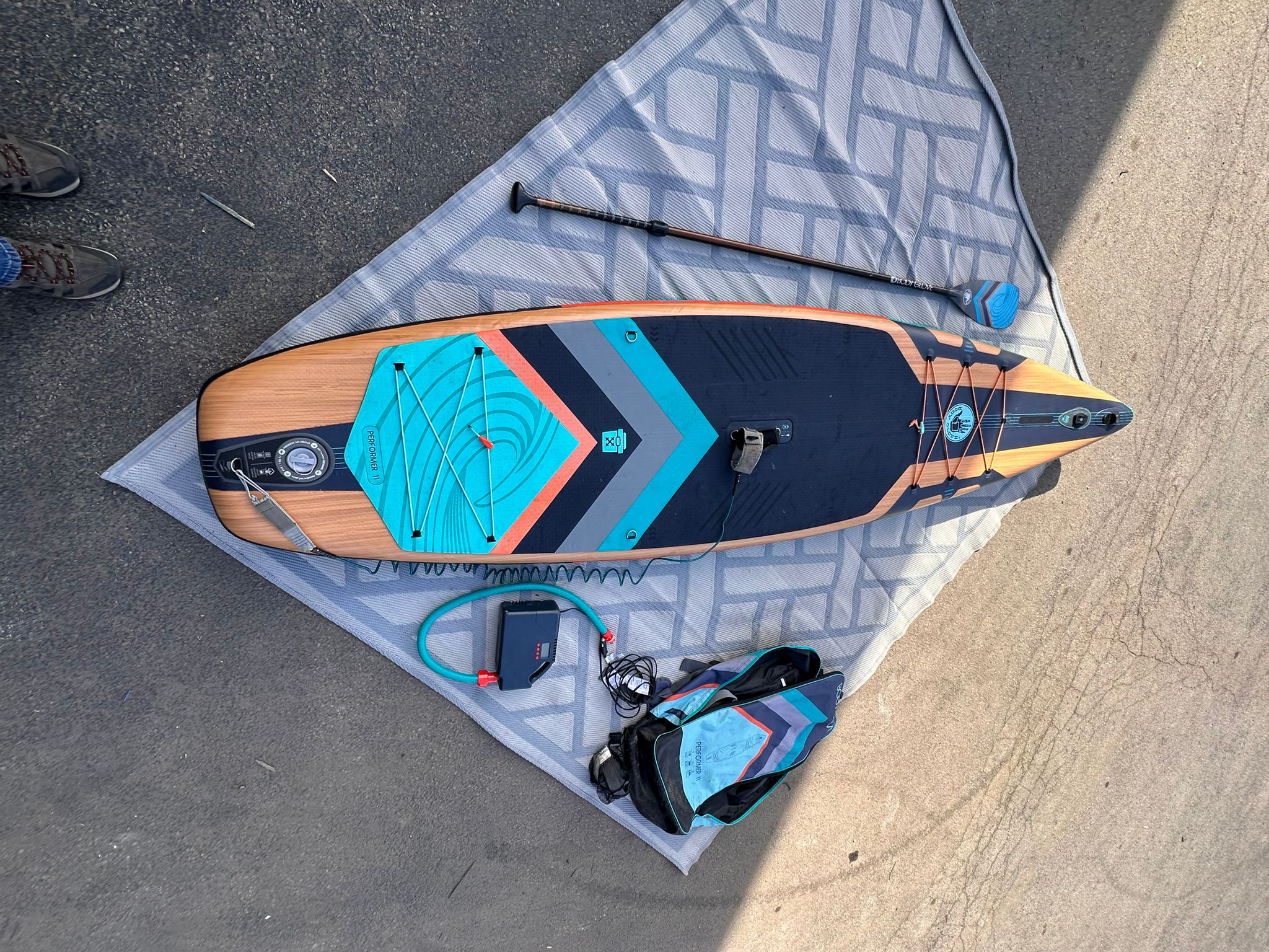 Body Glove Performer 11' Inflatable Stand Up Paddle Board Package