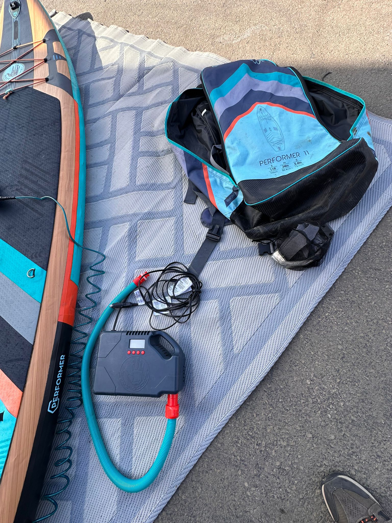 Body Glove Performer 11' Inflatable Stand Up Paddle Board Package
