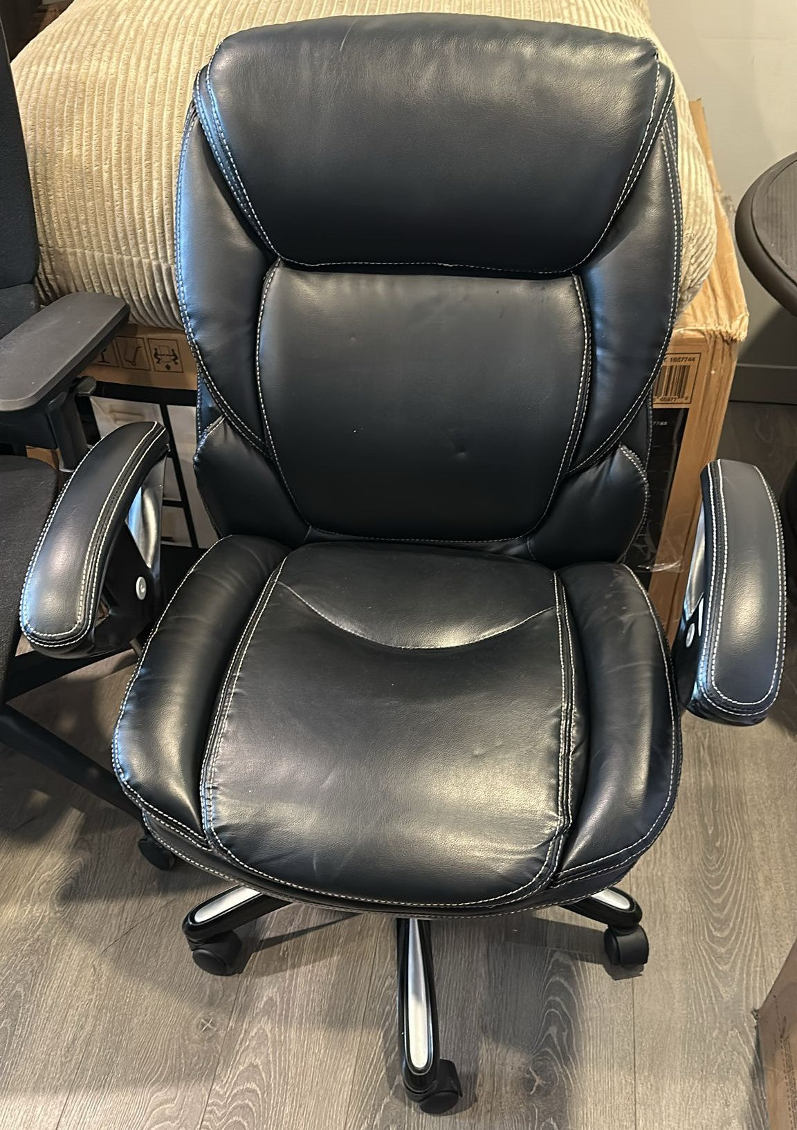 La-Z-Boy Manager Chair with Adjustable Headrest