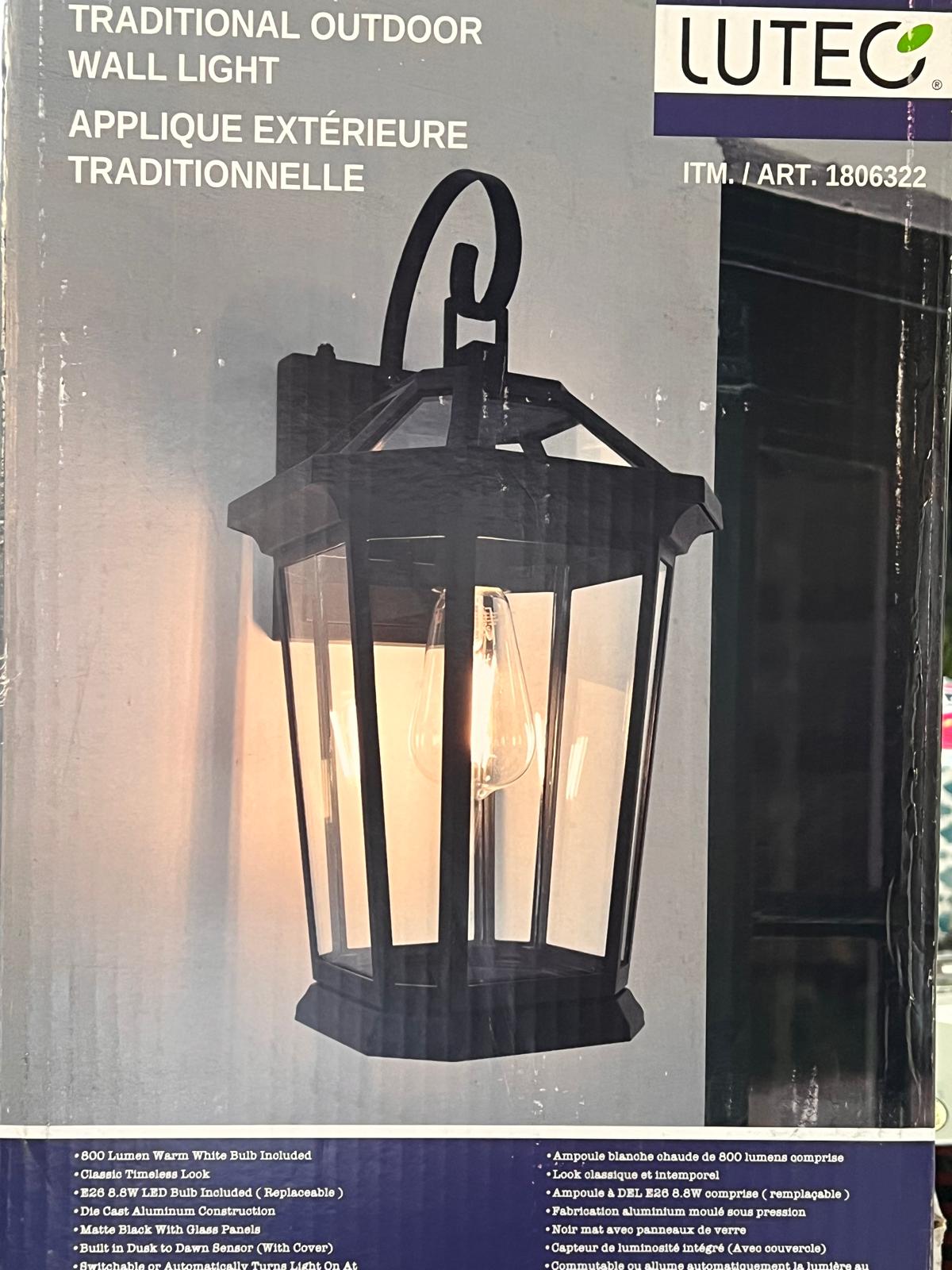 Lutec Traditional Outdoor Wall Light