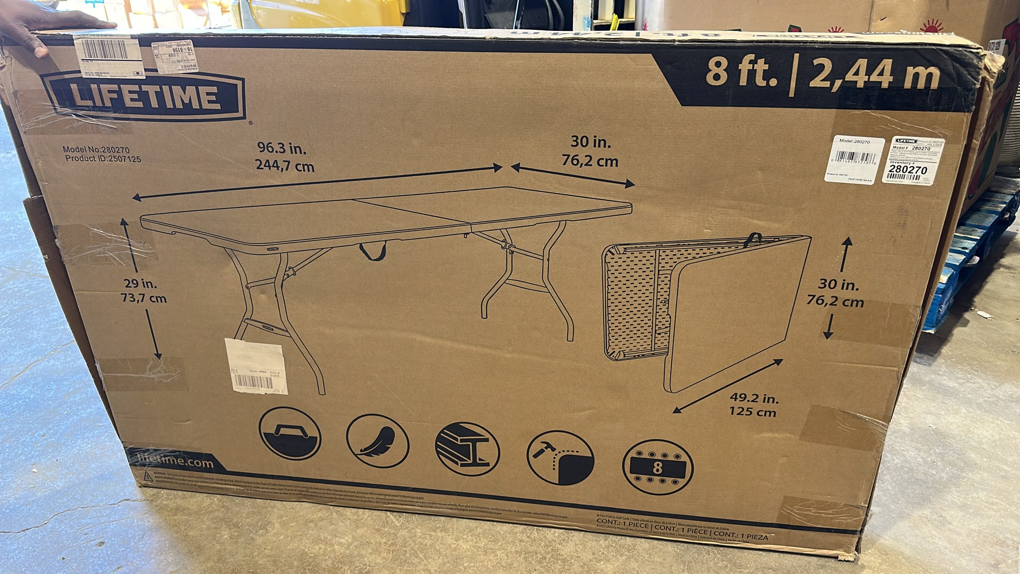 Lifetime 244 cm (8 ft.) Commercial Fold-in-Half Table