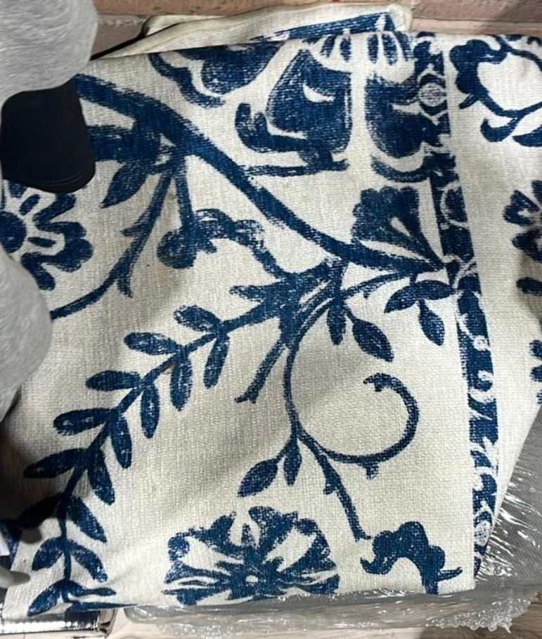 EDEN WASHABLE AREA RUG 5 X 7